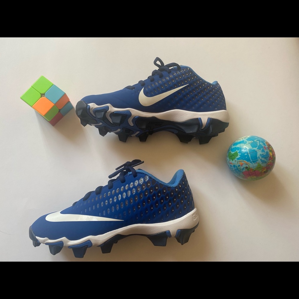 Nike baseball Cheats Size 4 USA (big boy)
